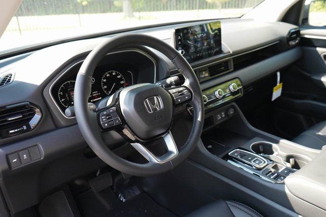 Photo of 2025 Platinum White Pearl Honda Pilot