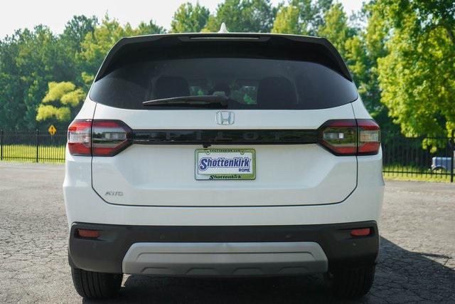 Photo of 2025 Platinum White Pearl Honda Pilot