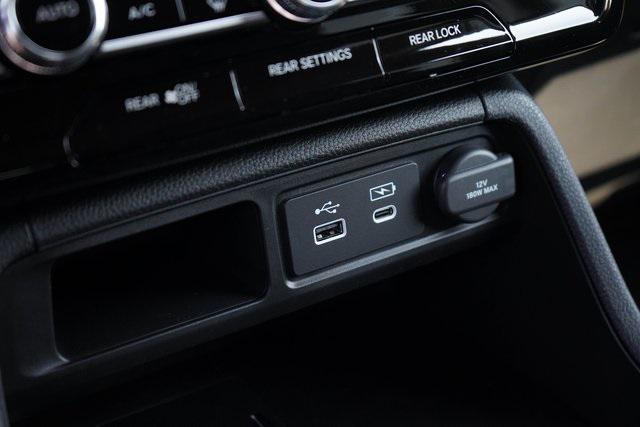 Photo of 2025 Platinum White Pearl Honda Pilot