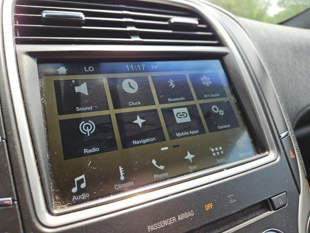 Photo of 2016 White Platinum Metallic Tri-Coat Lincoln MKX