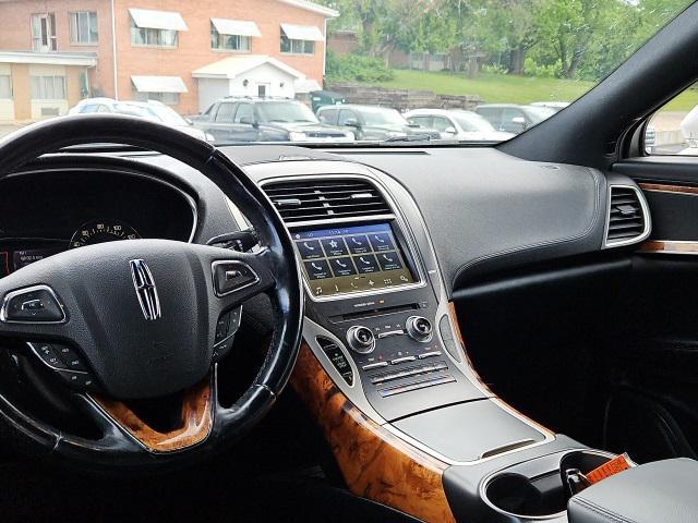 Photo of 2016 White Platinum Metallic Tri-Coat Lincoln MKX