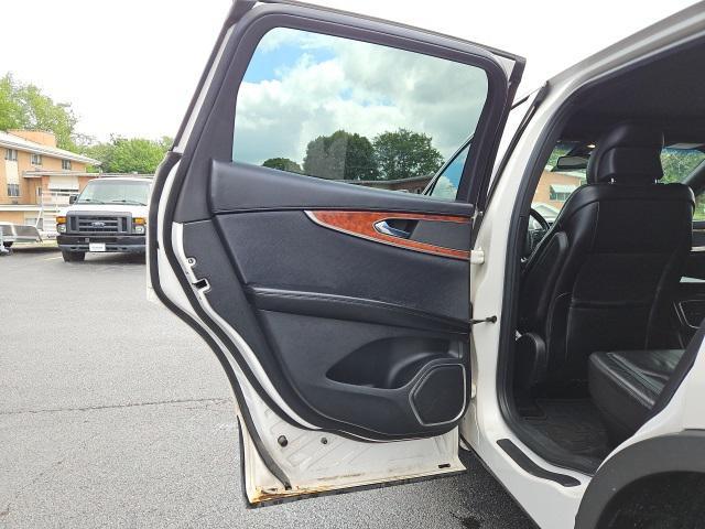 Photo of 2016 White Platinum Metallic Tri-Coat Lincoln MKX