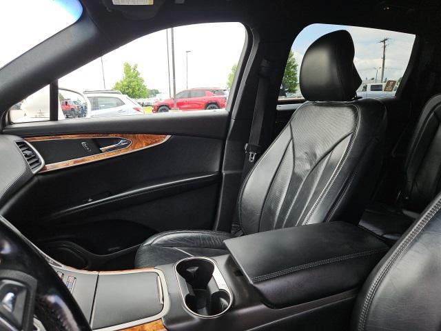 Photo of 2016 White Platinum Metallic Tri-Coat Lincoln MKX