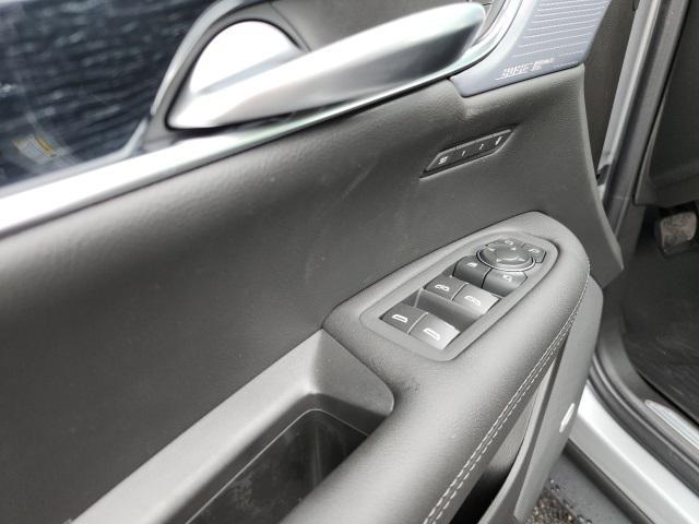 Photo of 2025 Argent Silver Metallic Cadillac XT5
