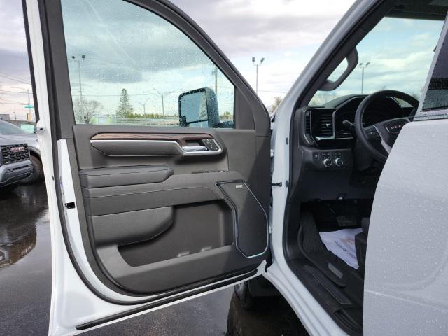 Photo of 2025 Summit White GMC Sierra 2500