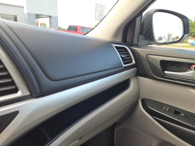Photo of 2017 Celestial Silver Metallic Toyota Highlander
