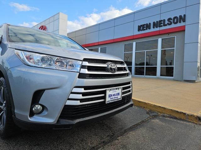 Photo of 2017 Celestial Silver Metallic Toyota Highlander
