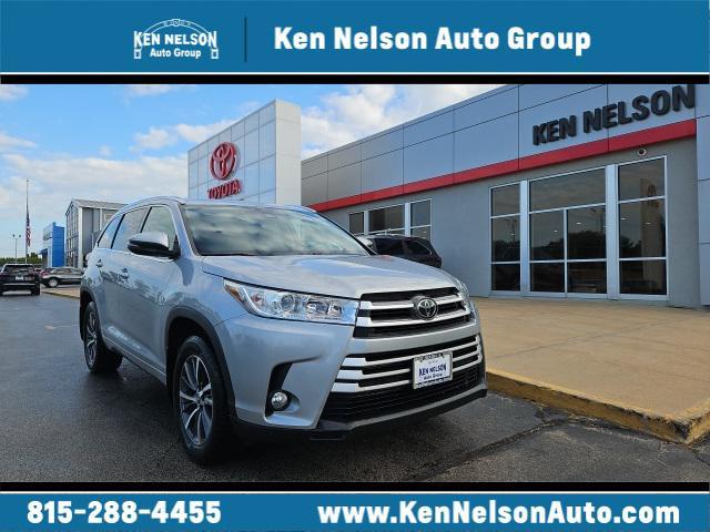 Photo of 2017 Celestial Silver Metallic Toyota Highlander
