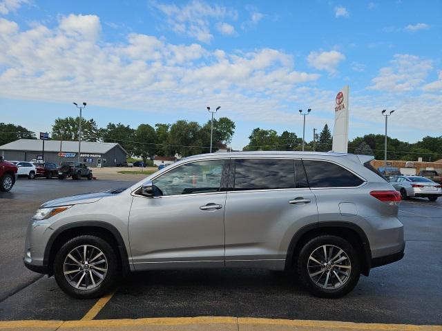 Photo of 2017 Celestial Silver Metallic Toyota Highlander