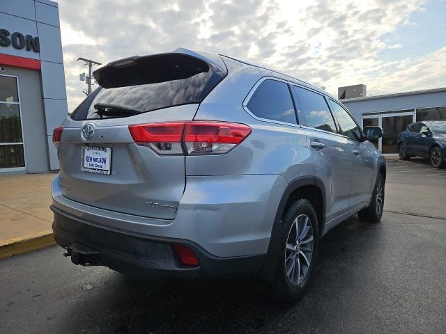 Photo of 2017 Celestial Silver Metallic Toyota Highlander