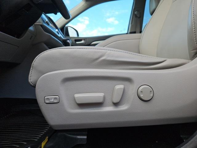 Photo of 2017 Celestial Silver Metallic Toyota Highlander