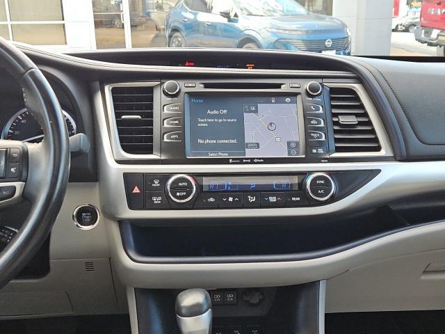 Photo of 2017 Celestial Silver Metallic Toyota Highlander