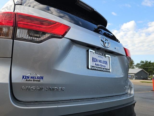 Photo of 2017 Celestial Silver Metallic Toyota Highlander