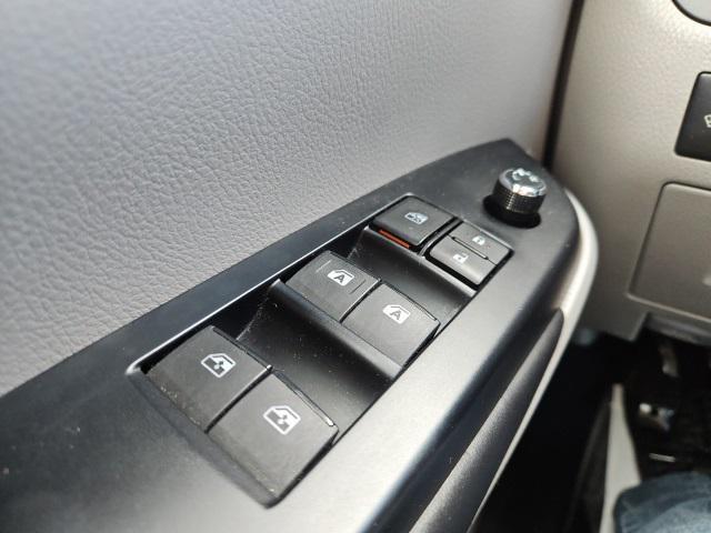 Photo of 2017 Celestial Silver Metallic Toyota Highlander