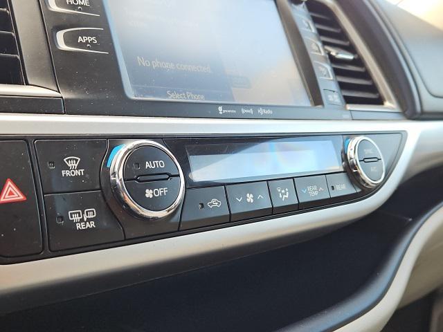Photo of 2017 Celestial Silver Metallic Toyota Highlander