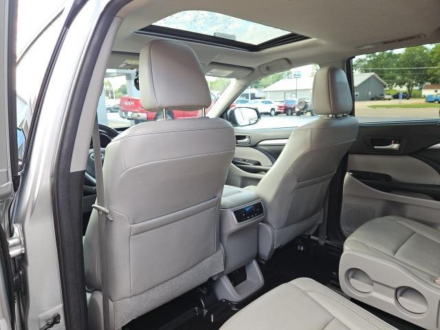 Photo of 2017 Celestial Silver Metallic Toyota Highlander