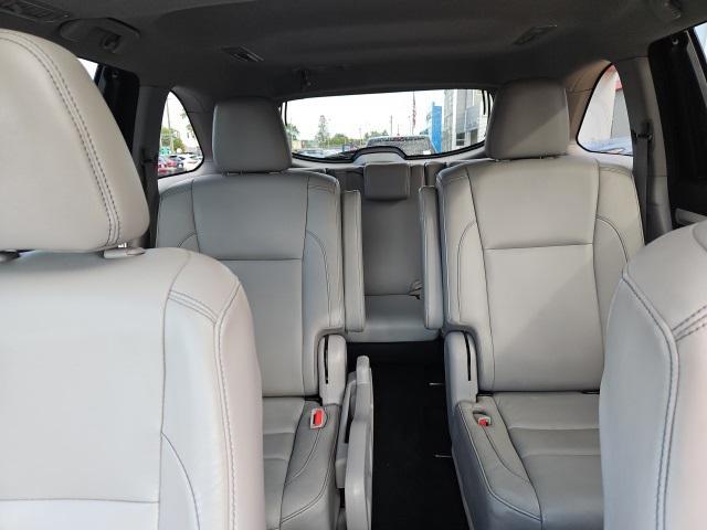 Photo of 2017 Celestial Silver Metallic Toyota Highlander