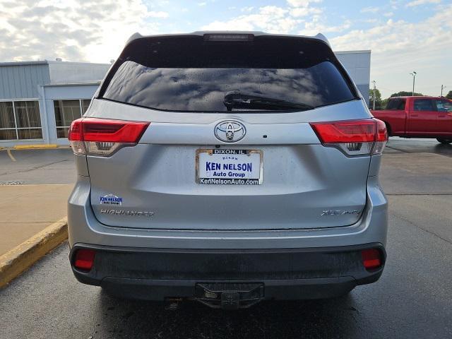 Photo of 2017 Celestial Silver Metallic Toyota Highlander