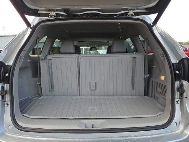 Photo of 2017 Celestial Silver Metallic Toyota Highlander