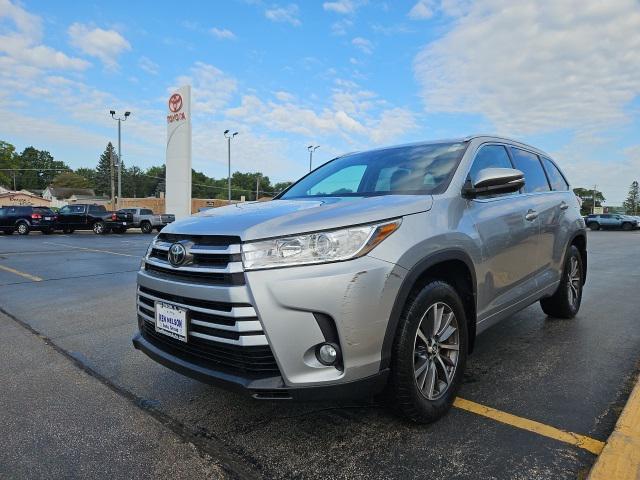Photo of 2017 Celestial Silver Metallic Toyota Highlander