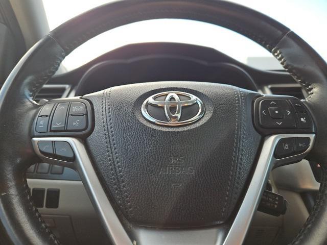Photo of 2017 Celestial Silver Metallic Toyota Highlander
