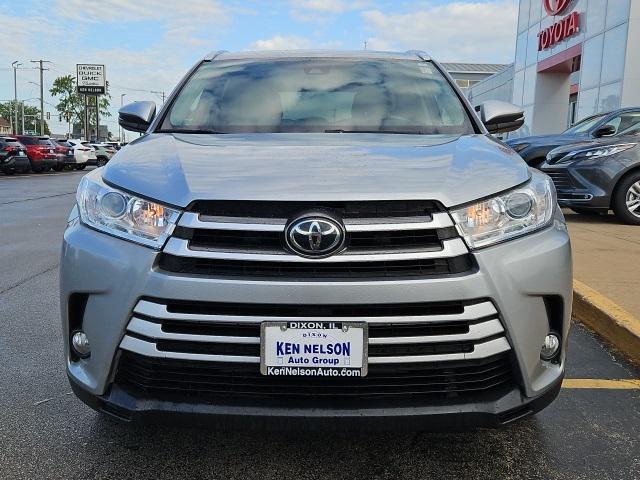 Photo of 2017 Celestial Silver Metallic Toyota Highlander