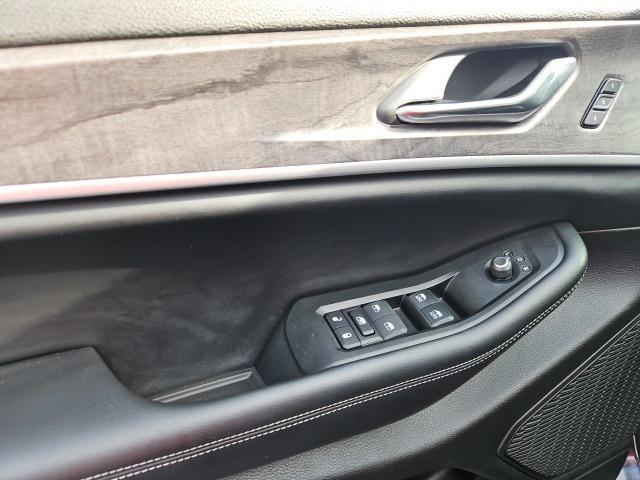 Photo of 2024 Diamond Black Crystal Pearlcoat Jeep Grand Cherokee L