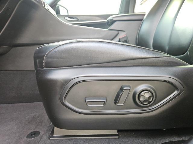 Photo of 2024 Diamond Black Crystal Pearlcoat Jeep Grand Cherokee L
