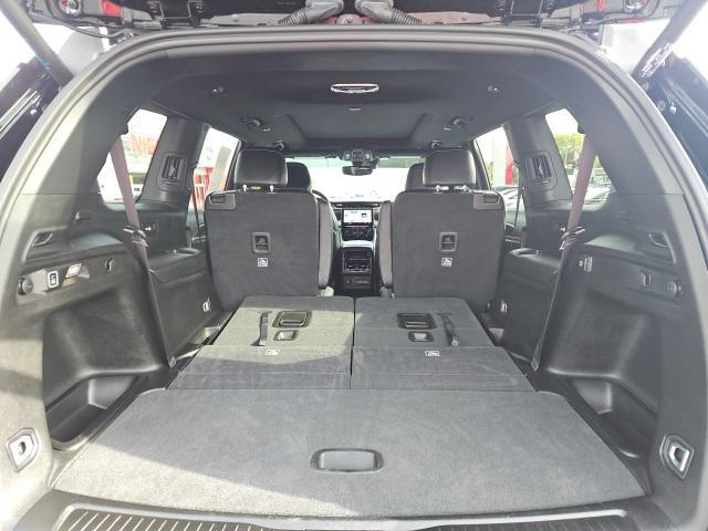 Photo of 2024 Diamond Black Crystal Pearlcoat Jeep Grand Cherokee L