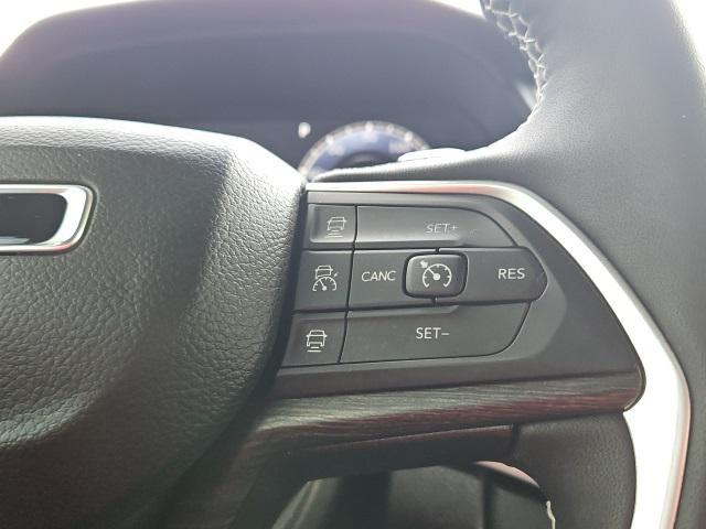 Photo of 2024 Diamond Black Crystal Pearlcoat Jeep Grand Cherokee L