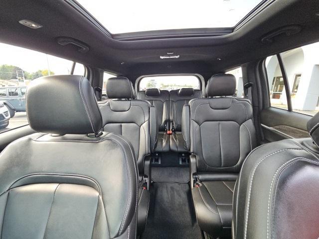 Photo of 2024 Diamond Black Crystal Pearlcoat Jeep Grand Cherokee L