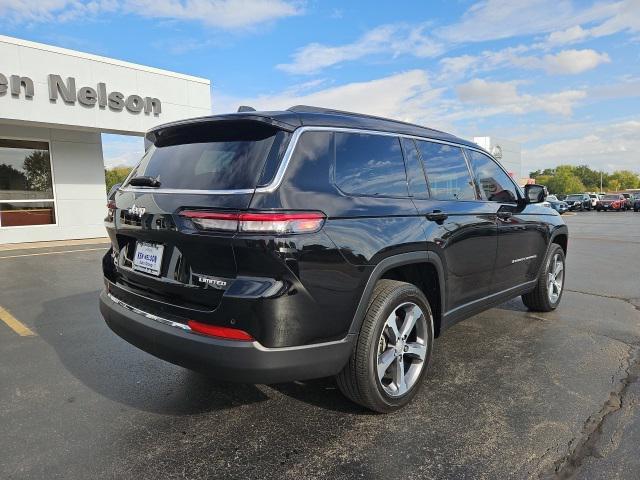 Photo of 2024 Diamond Black Crystal Pearlcoat Jeep Grand Cherokee L
