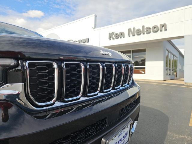 Photo of 2024 Diamond Black Crystal Pearlcoat Jeep Grand Cherokee L