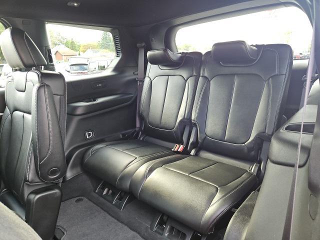 Photo of 2024 Diamond Black Crystal Pearlcoat Jeep Grand Cherokee L