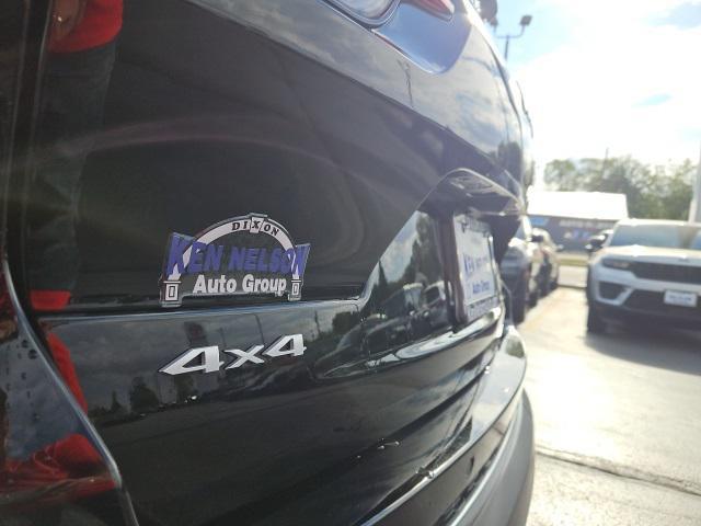 Photo of 2024 Diamond Black Crystal Pearlcoat Jeep Grand Cherokee L