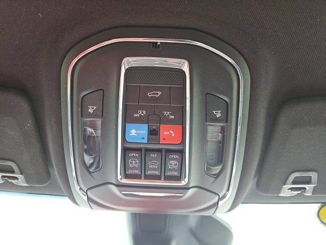 Photo of 2024 Diamond Black Crystal Pearlcoat Jeep Grand Cherokee L