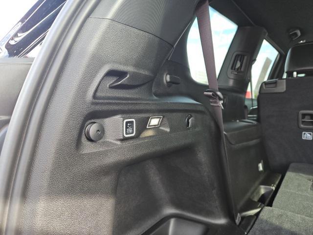 Photo of 2024 Diamond Black Crystal Pearlcoat Jeep Grand Cherokee L