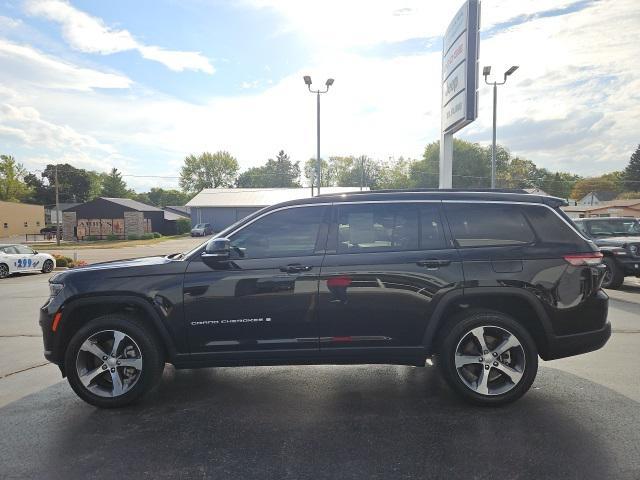 Photo of 2024 Diamond Black Crystal Pearlcoat Jeep Grand Cherokee L