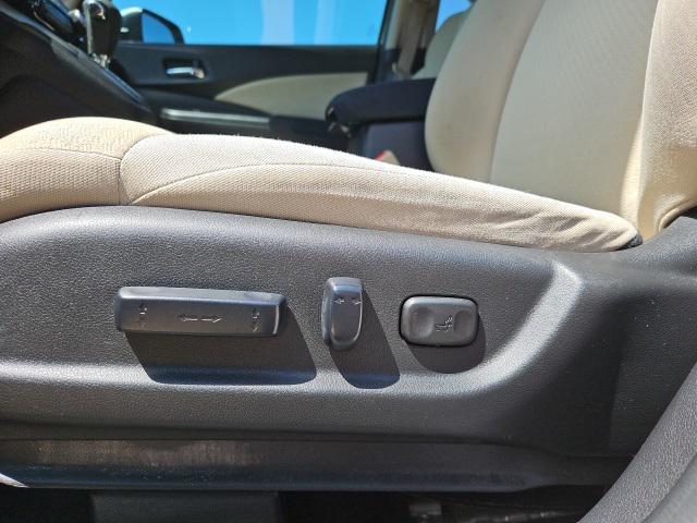 Photo of 2016 White Diamond Pearl Honda CR-V