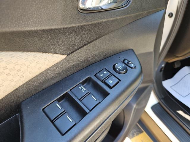 Photo of 2016 White Diamond Pearl Honda CR-V