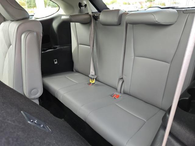 Photo of 2021 Blizzard Pearl Toyota Highlander Hybrid