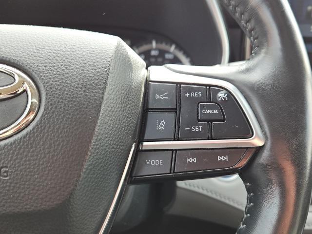 Photo of 2021 Blizzard Pearl Toyota Highlander Hybrid