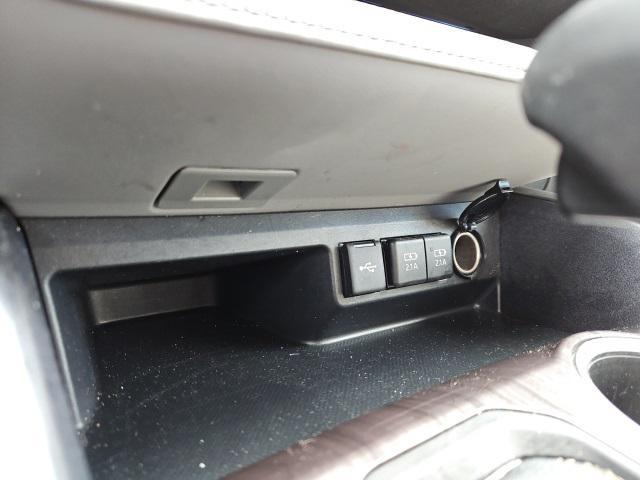 Photo of 2021 Blizzard Pearl Toyota Highlander Hybrid