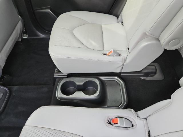 Photo of 2021 Blizzard Pearl Toyota Highlander Hybrid