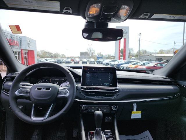 Photo of 2025 Bright White Clearcoat Jeep Compass