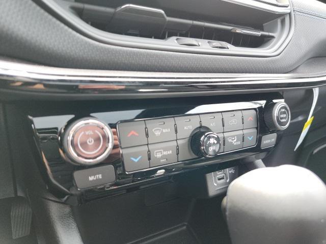 Photo of 2025 Bright White Clearcoat Jeep Compass