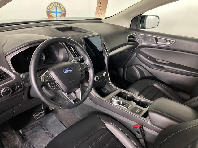 Photo of 2024 Agate Black Metallic Ford Edge