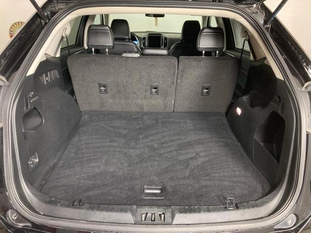 Photo of 2024 Agate Black Metallic Ford Edge