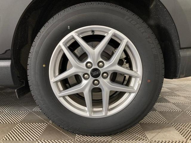 Photo of 2024 Agate Black Metallic Ford Edge