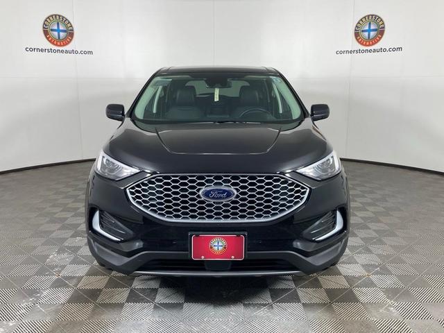 Photo of 2024 Agate Black Metallic Ford Edge